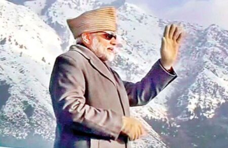 कश्मीर के नेताओं के साथ दो घंटे से चल रही पीएम मोदी की बैठक, गुलाम नबी आजाद भी मौजूद