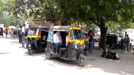 बसों की हड़ताल,ऑटो चालकों की लगी लाॅटरी