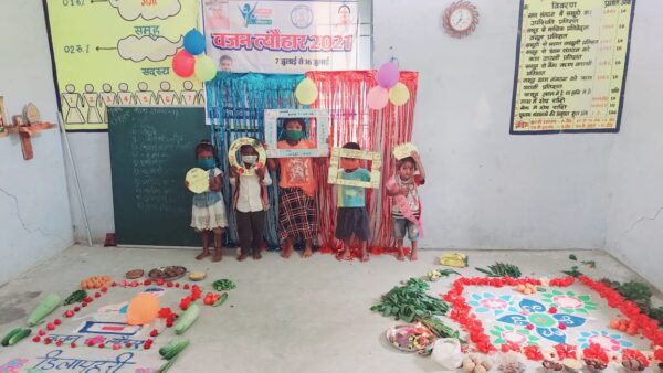 वजन त्यौहार को लेकर लोगों में जबरदस्त उत्साह : नौनिहालों के पोषण स्तर की ली जा रही जानकारी वजन त्यौहार को लेकर लोगों में जबरदस्त उत्साह : नौनिहालों के पोषण स्तर की ली जा रही जानकारी