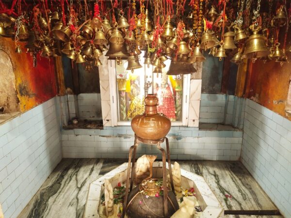 बाबा बैद्यनाथ का पीतल के घंटो वाला अद्धभुत चमत्कारी धाम बाबा बैद्यनाथ का पीतल के घंटो वाला अद्धभुत चमत्कारी धाम