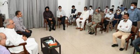 मुख्यमंत्री से मिले चन्दूलाल चन्द्राकर स्मृति मेडिकल कॉलेज के छात्र और पालकगण मुख्यमंत्री से मिले चन्दूलाल चन्द्राकर स्मृति मेडिकल कॉलेज के छात्र और पालकगण