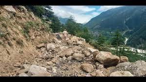 हिमाचल प्रदेश में भारी बारिश के बाद भूस्खलन,175 पर्यटक फंसे हिमाचल प्रदेश में भारी बारिश के बाद भूस्खलन,175 पर्यटक फंसे