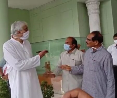 छत्तीसगढ़ में सियासी घमासान : मंत्री टीएस सिंहदेव ने छोड़ा सदन…बोले-जब तक सरकार का अधिकारिक जवाब नहीं…मुख्यमंत्री बघेल के साथ मंत्रियों की आपात बैठक शुरू… छत्तीसगढ़ में सियासी घमासान : मंत्री टीएस सिंहदेव ने छोड़ा सदन…बोले-जब तक सरकार का अधिकारिक जवाब नहीं…मुख्यमंत्री बघेल के साथ मंत्रियों की आपात बैठक शुरू…