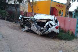 Road Accident : यूपी में तेज रफ़्तार कार पलटी...तीन की दर्दनाक मौत,दो घायल