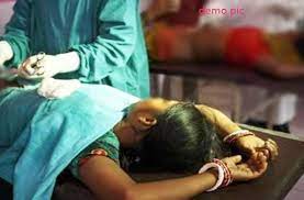 इस राज्य में नसबंदी के बाद महिलाओं को अस्पताल में जमीन पर सुलाया… BJP ने बोला हमला Después de la esterilización en este estado, las mujeres fueron puestas a dormir en el suelo del hospital ... BJP atacó