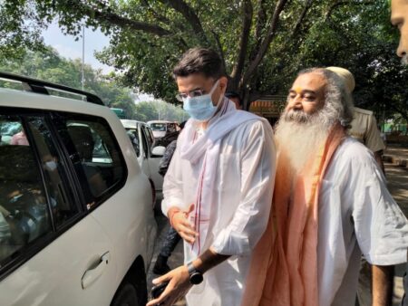 सचिन पायलट और आचार्य प्रमोद कृष्णम सीतापुर के लिए रवाना