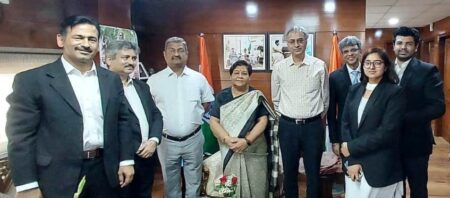 छत्तीसगढ़ की राज्यपाल सुश्री उइके से उच्चतम न्यायालय एवं नई दिल्ली उच्च-न्यायालय के वरिष्ठ अधिवक्ताओं ने की सौजन्य भेंट