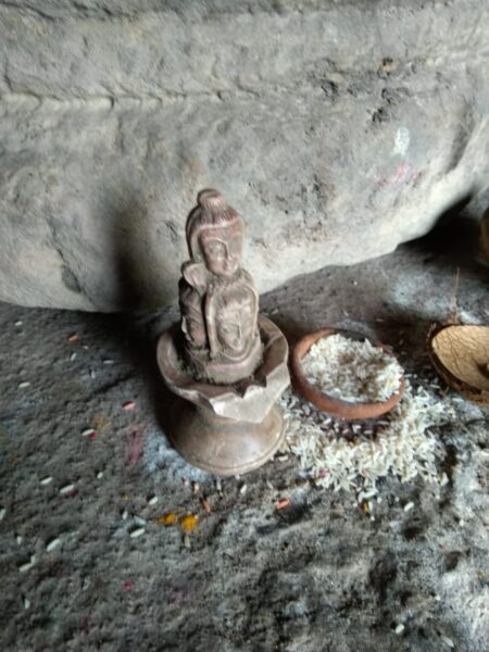 खुदाई में प्राप्त हुआ पंचमुखी शिवलिंग…